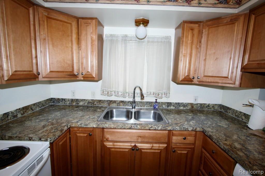 1087 Ransom Drive Flint, MI 48507 - Photo 17 of 21 016.jpg