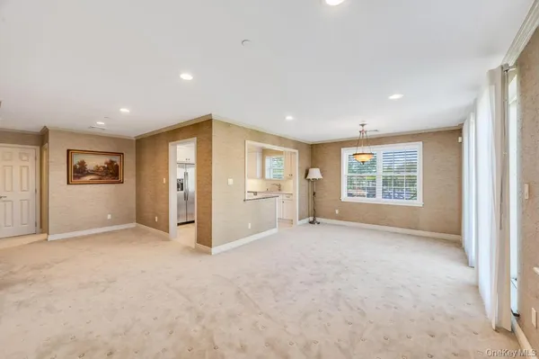 $1,398,000 | 1 Portico Court, Unit 300, Great Neck, NY 11021