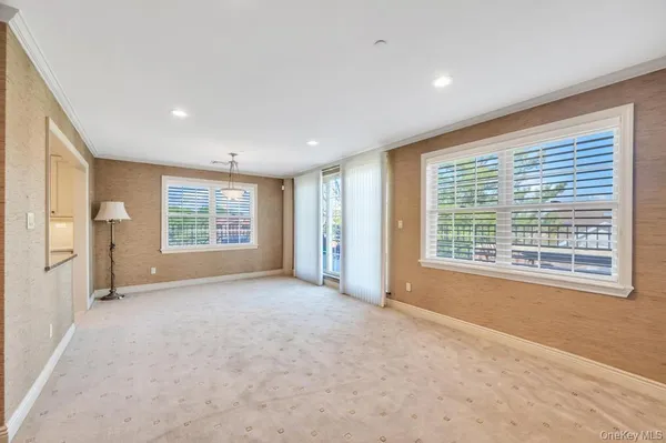 $1,398,000 | 1 Portico Court, Unit 300, Great Neck, NY 11021