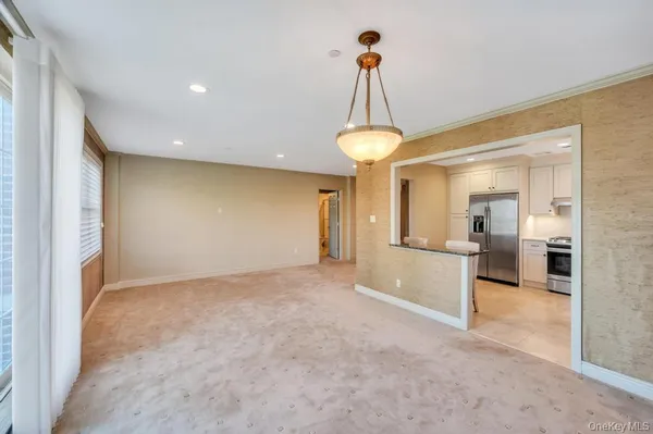 $1,398,000 | 1 Portico Court, Unit 300, Great Neck, NY 11021