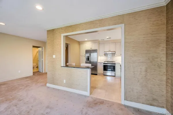 $1,398,000 | 1 Portico Court, Unit 300, Great Neck, NY 11021