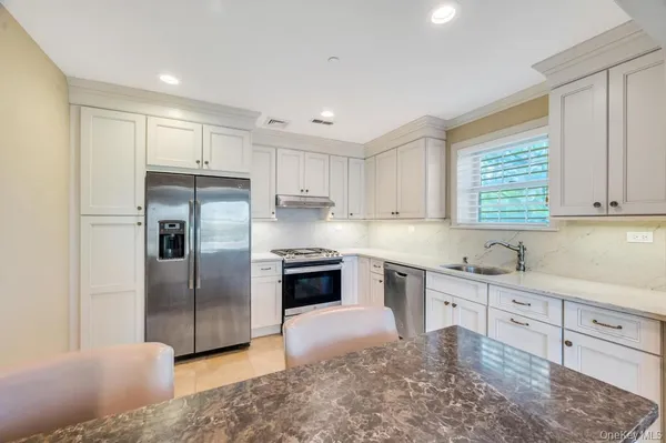 $1,398,000 | 1 Portico Court, Unit 300, Great Neck, NY 11021