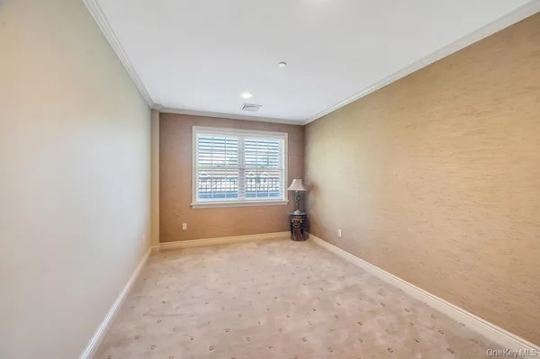 $1,398,000 | 1 Portico Court, Unit 300, Great Neck, NY 11021