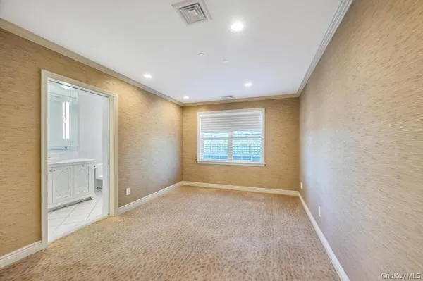 $1,398,000 | 1 Portico Court, Unit 300, Great Neck, NY 11021