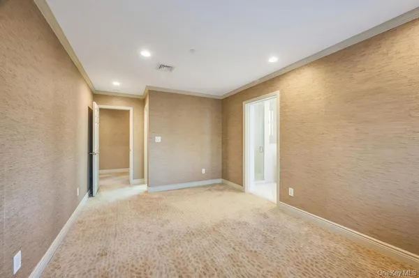 $1,398,000 | 1 Portico Court, Unit 300, Great Neck, NY 11021