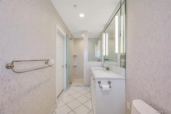 $1,398,000 | 1 Portico Court, Unit 300, Great Neck, NY 11021