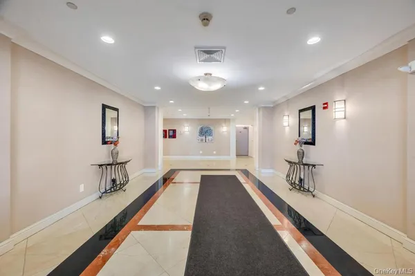 $1,398,000 | 1 Portico Court, Unit 300, Great Neck, NY 11021