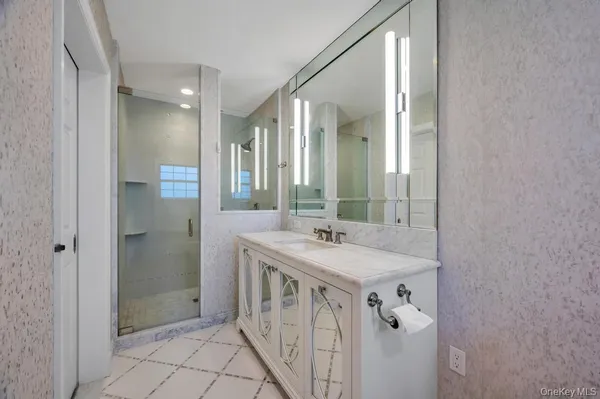 $1,398,000 | 1 Portico Court, Unit 300, Great Neck, NY 11021