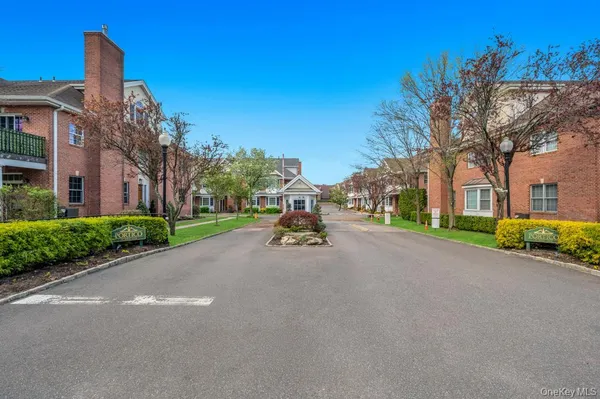 $1,398,000 | 1 Portico Court, Unit 300, Great Neck, NY 11021