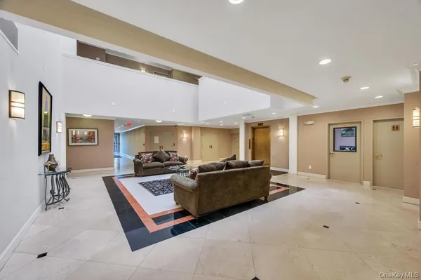 $1,398,000 | 1 Portico Court, Unit 300, Great Neck, NY 11021