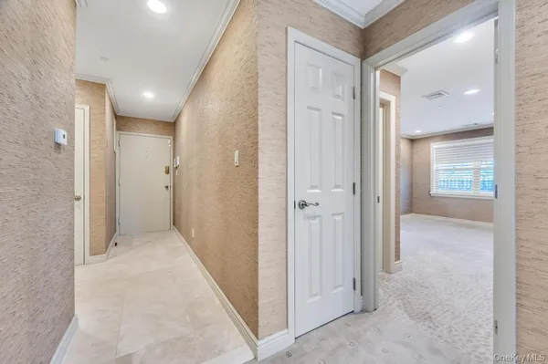 $1,398,000 | 1 Portico Court, Unit 300, Great Neck, NY 11021