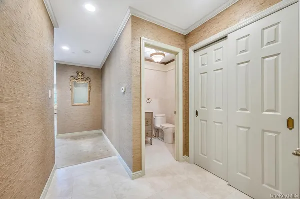 $1,398,000 | 1 Portico Court, Unit 300, Great Neck, NY 11021