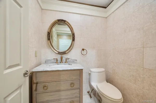 $1,398,000 | 1 Portico Court, Unit 300, Great Neck, NY 11021