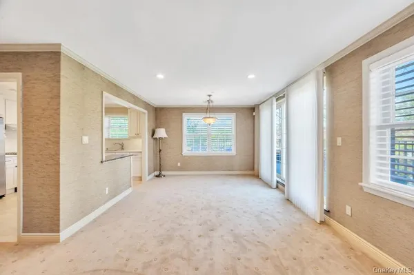 $1,398,000 | 1 Portico Court, Unit 300, Great Neck, NY 11021