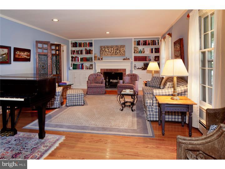 425 Saybrook Road Villanova, PA 19085 - Photo 3 of 17 Living Room