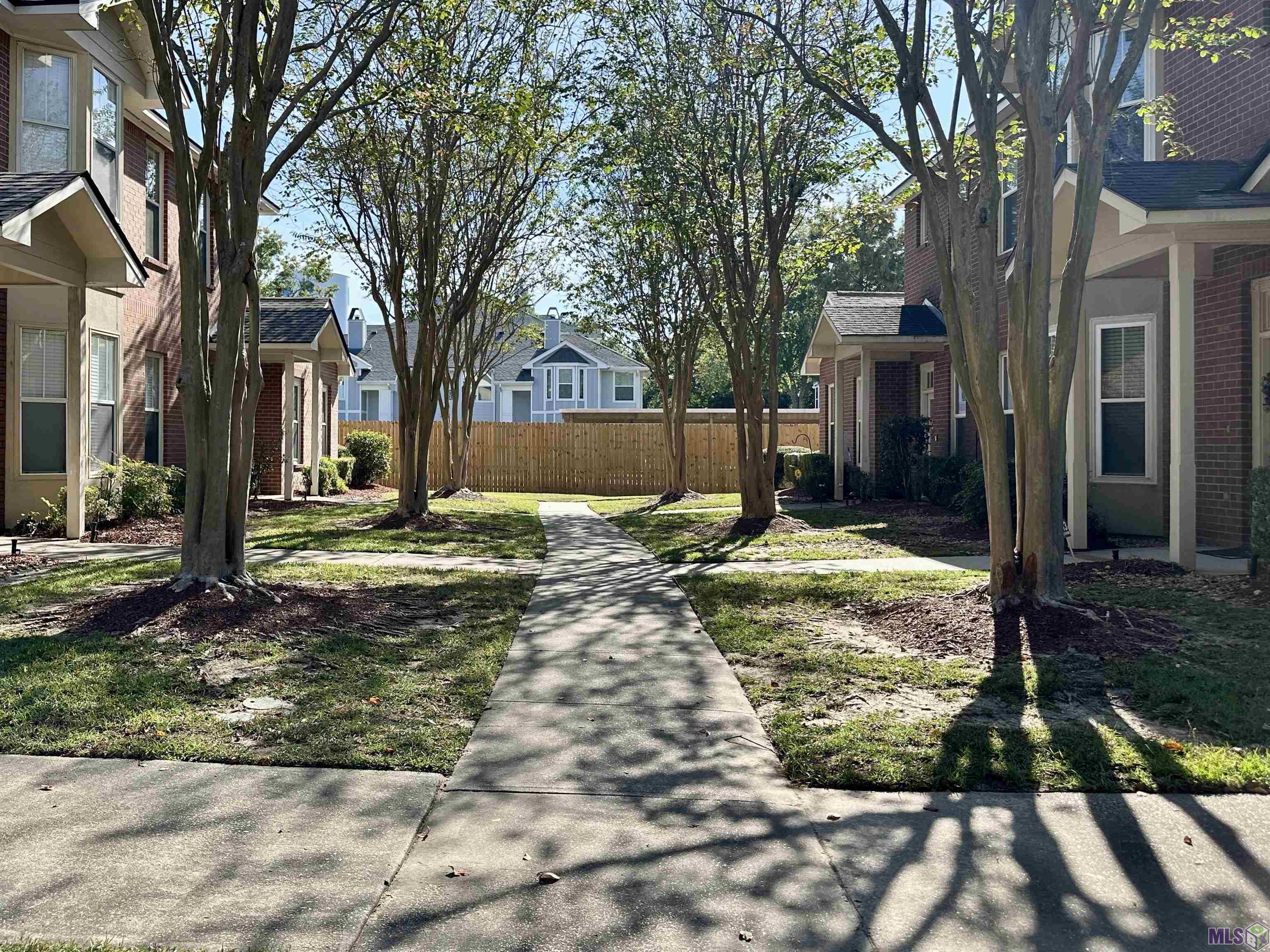 9932 Smithfield Court Baton Rouge, LA 70810 - Photo 3 of 27