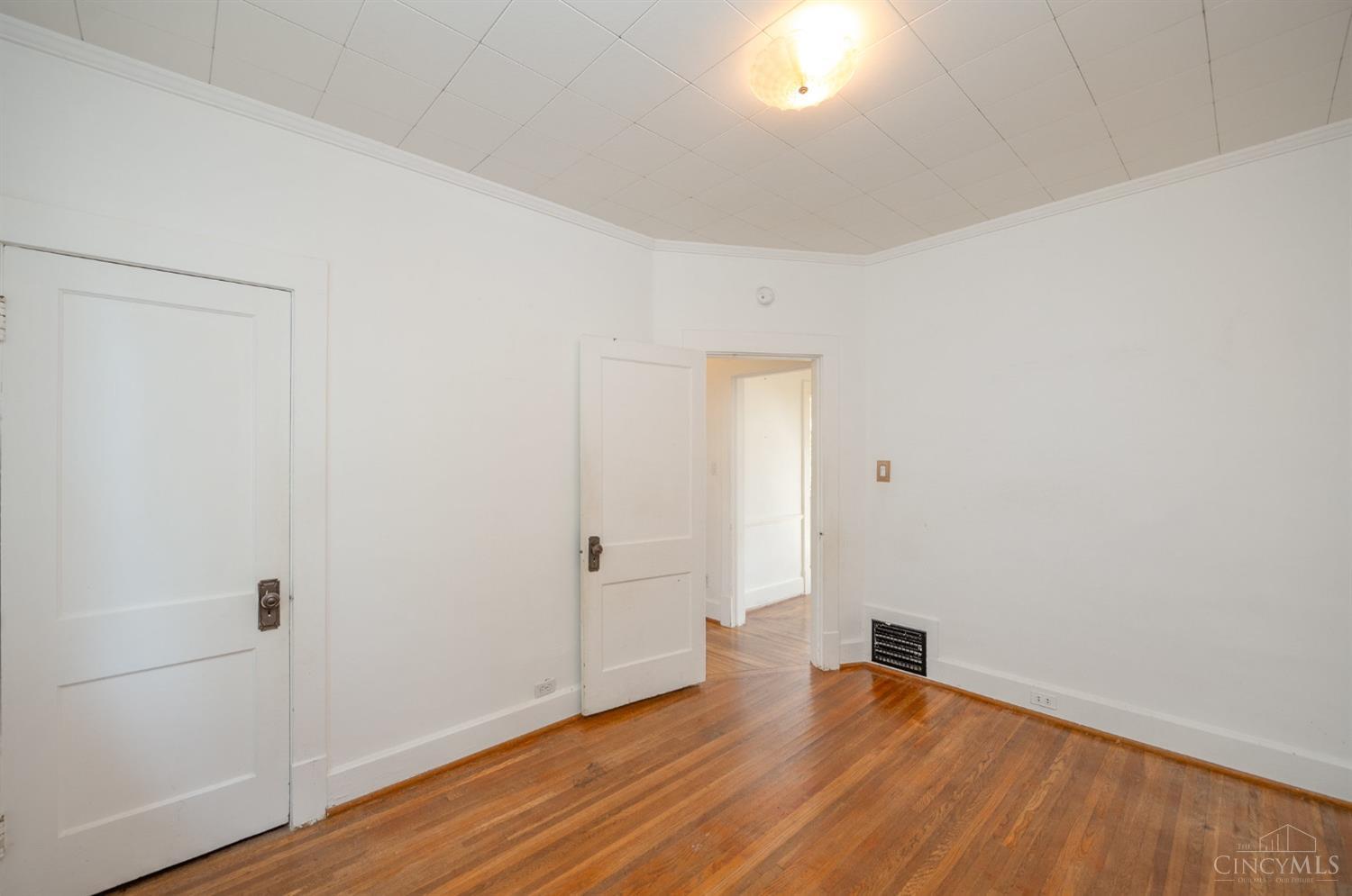 8230 Camargo Road Madeira, OH 45243 - Photo 12 of 17