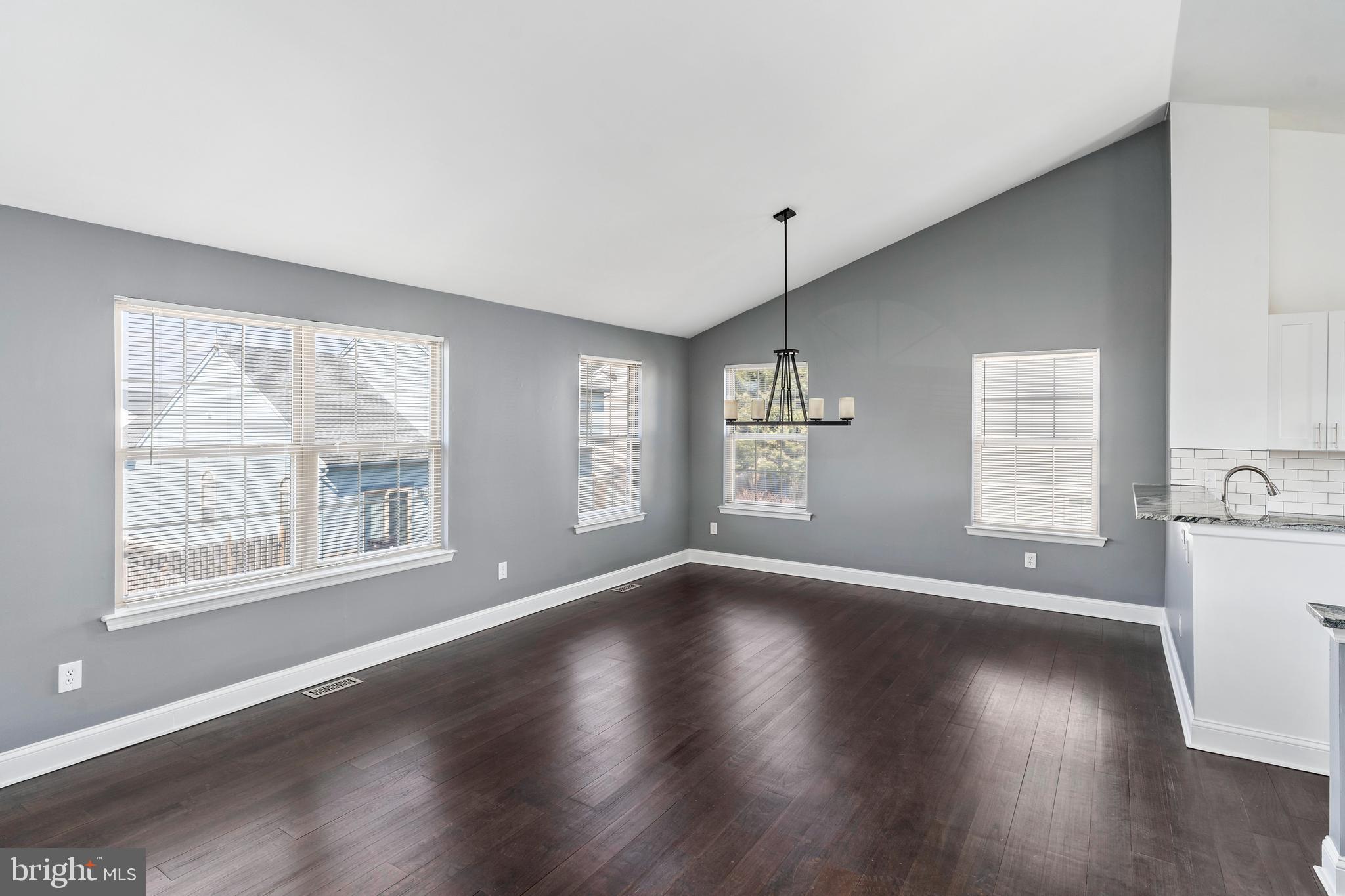 65 Springcress Drive Delran, NJ 08075 - Photo 4 of 27