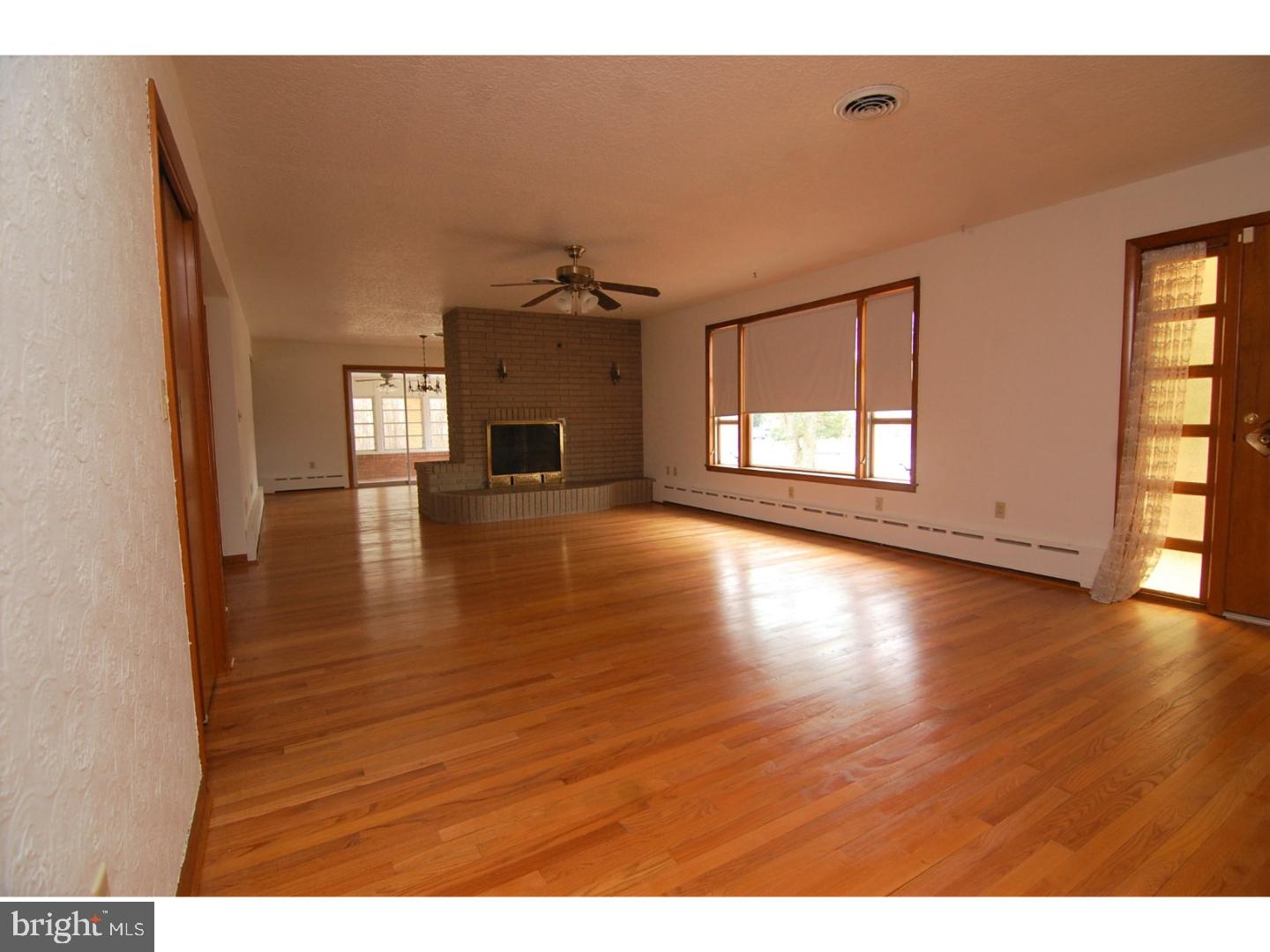 100 Harmony Road Mickleton, NJ 08056 - Photo 9 of 24 Living Room