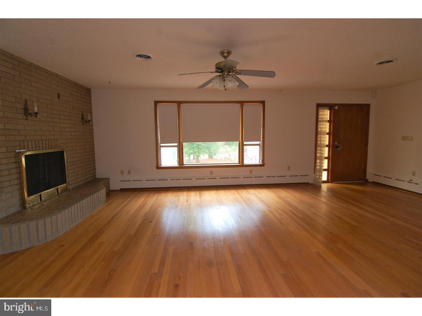 100 Harmony Road Mickleton, NJ 08056 - Photo 10 of 24 Living Room