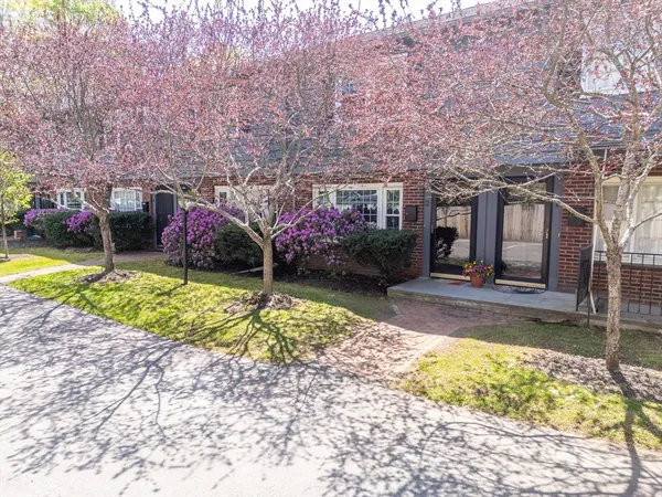 $519,900 | 27 Norwood Avenue, Unit 2, Manchester, MA 01944