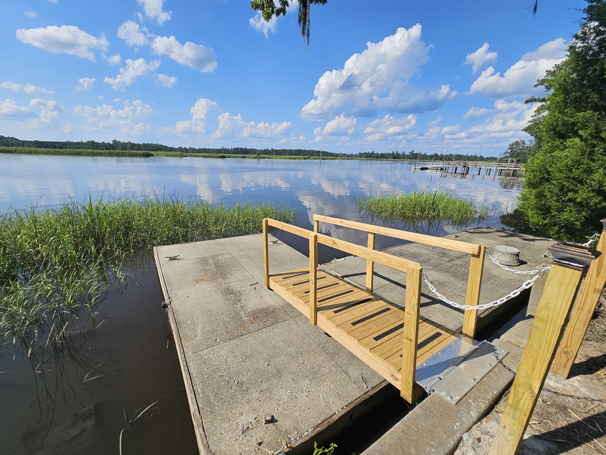 21 Red Fin Loop Georgetown, SC 29440 - Photo 13 of 48 717de62b-996d-4ed2-896e-194476ada3a1