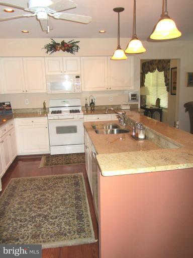 12340 Rosslare Ridge Road, Unit 102 Lutherville-Timonium, MD 21093 - Photo 16 of 23 Kitchen