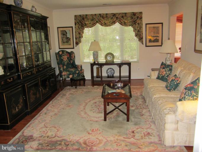12340 Rosslare Ridge Road, Unit 102 Lutherville-Timonium, MD 21093 - Photo 19 of 23 Living Room