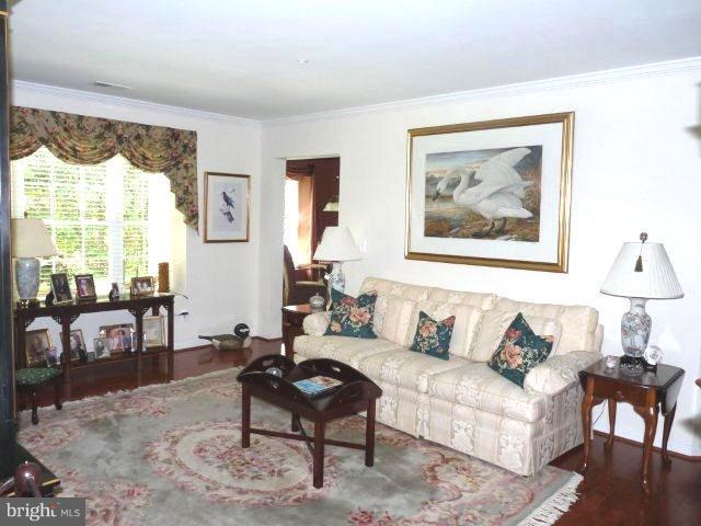 12340 Rosslare Ridge Road, Unit 102 Lutherville-Timonium, MD 21093 - Photo 5 of 23 Living Room