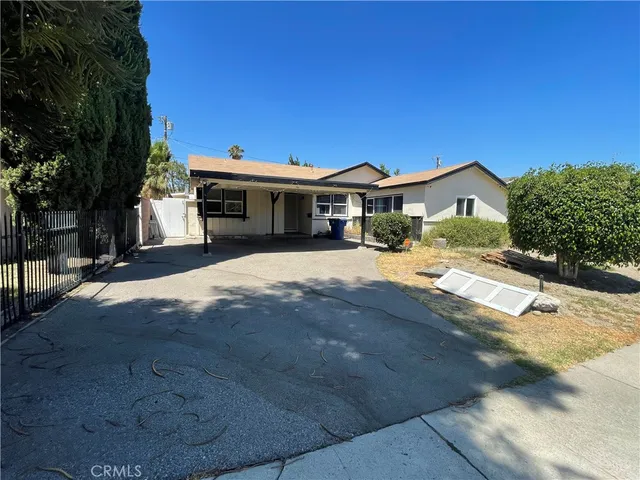 a view of a backyard with sitting area