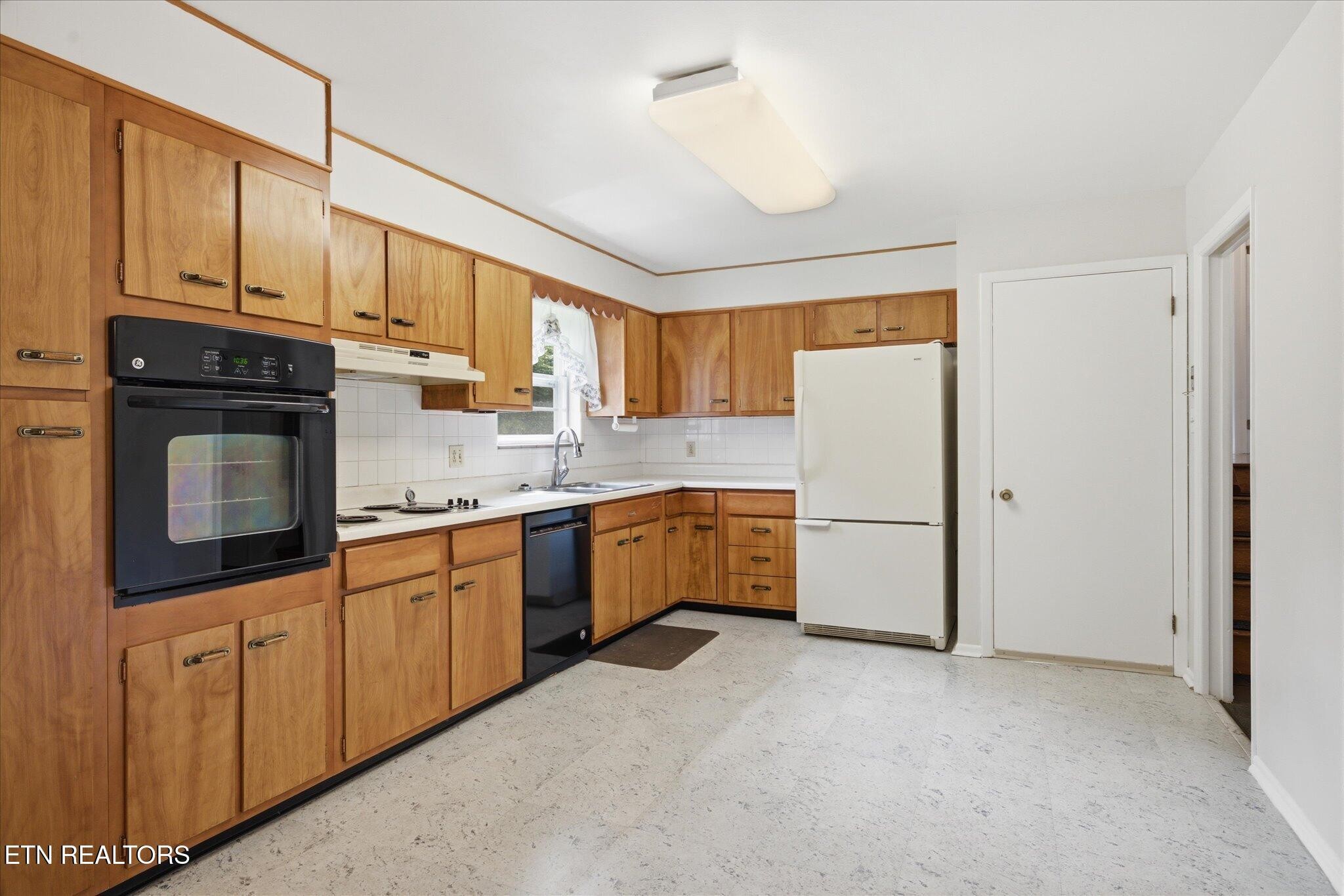 412 Bridgewater Road Knoxville, TN 37923 - Photo 8 of 29 Gallery Image 8