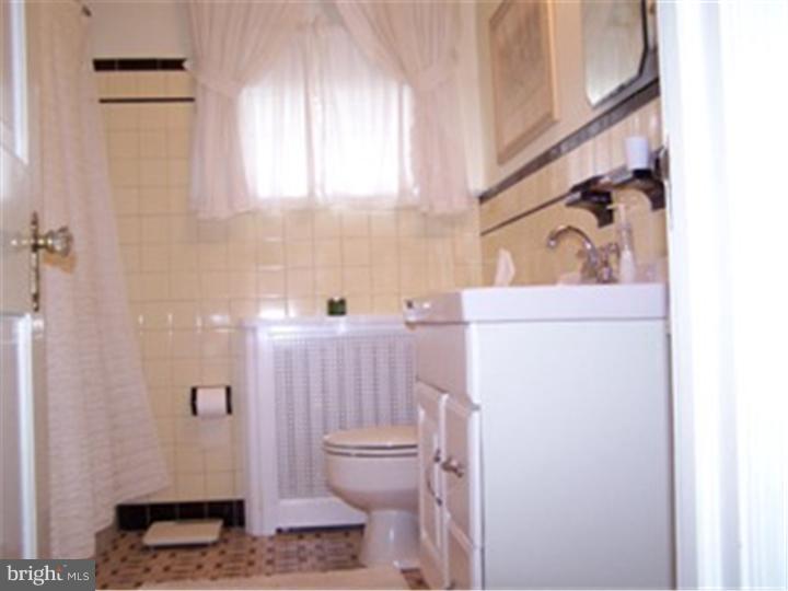 135 Upland Road Havertown, PA 19083 - Photo 17 of 25 Bathroom