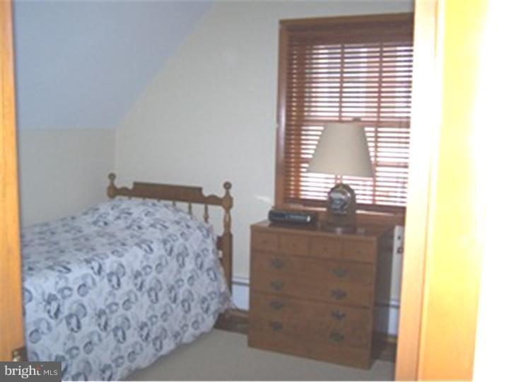 135 Upland Road Havertown, PA 19083 - Photo 20 of 25 Bedroom 4
