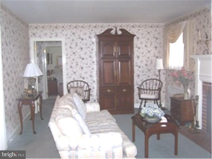 135 Upland Road Havertown, PA 19083 - Photo 5 of 25 Living Room