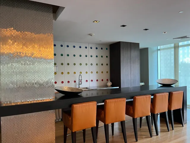 $695,000 | 55 Southeast 6th Street, Unit 2005, Miami, FL 33131