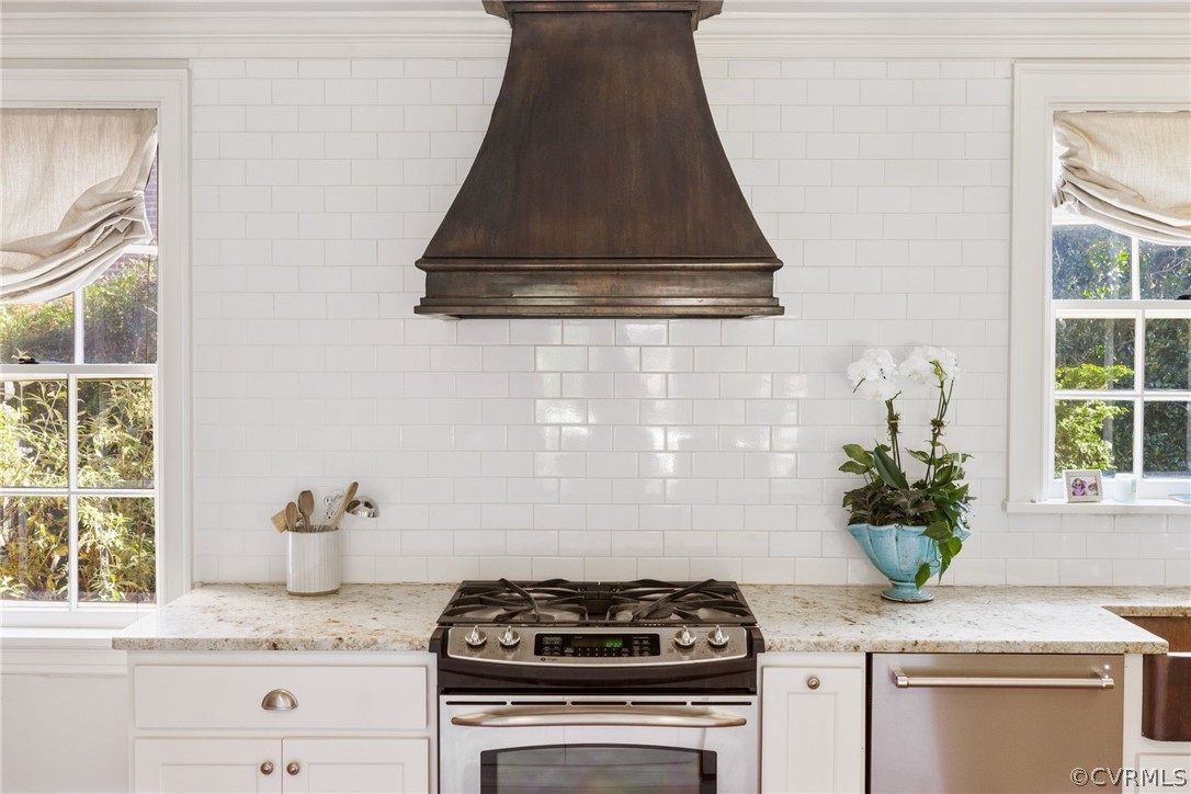 3807 Dover Road Richmond, VA 23221 - Photo 13 of 44 Gas cooking and copper range hood!