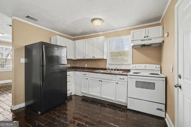 $1,300 | 1716 Lisbon Drive Southwest, Atlanta, GA 30310