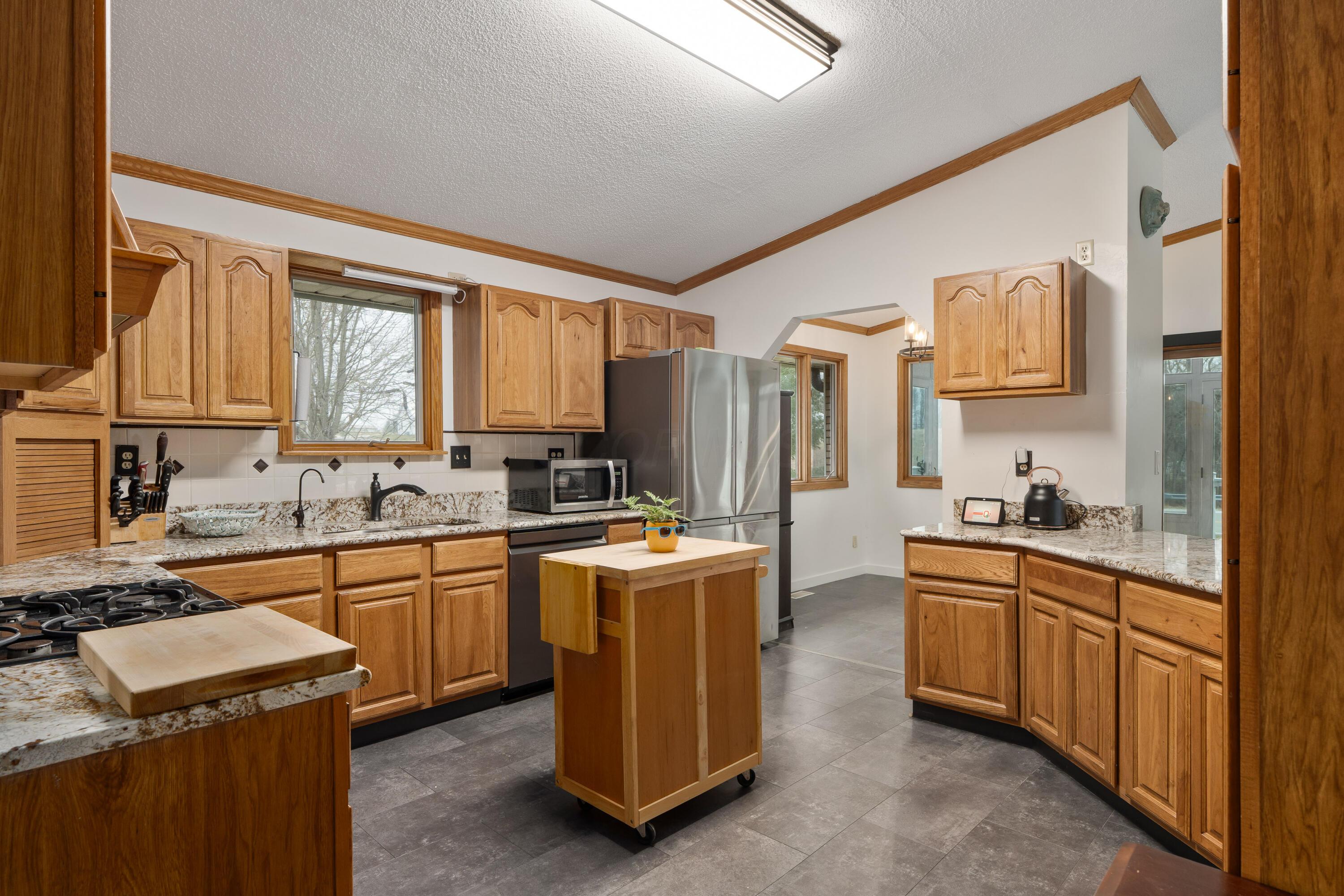 7173 Refugee Road Southwest Pataskala, OH 43062 - Photo 8 of 53 Open kitchen with granite counters.