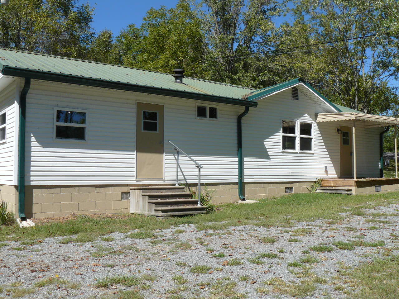 2739 Cave Springs Road Tazewell, TN 37879 - Photo 3 of 20 P1380016