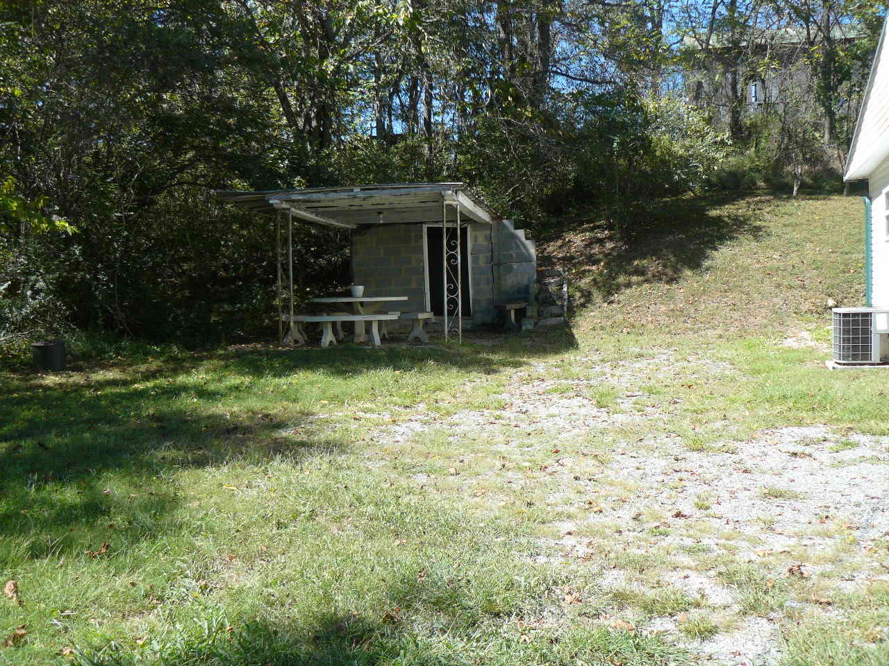 2739 Cave Springs Road Tazewell, TN 37879 - Photo 4 of 20 P1380017