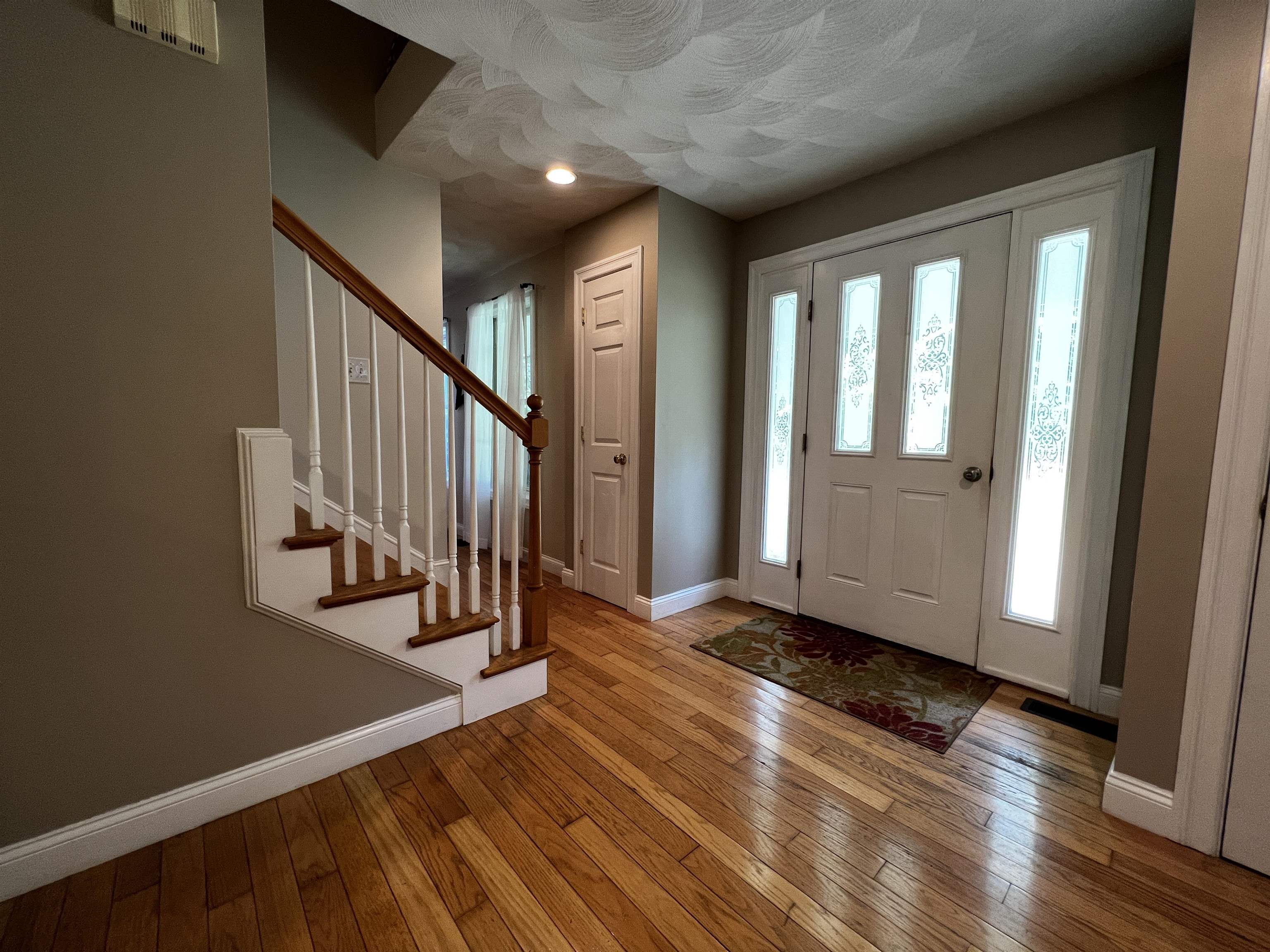 6 Squire Way Stratham, NH 03885 - Photo 4 of 40