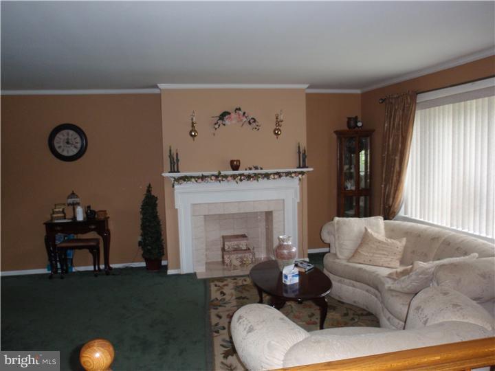 2 Fieldstone Lane Berlin, NJ 08009 - Photo 2 of 25 Living Room