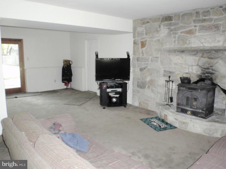 2 Fieldstone Lane Berlin, NJ 08009 - Photo 20 of 25 Family Room