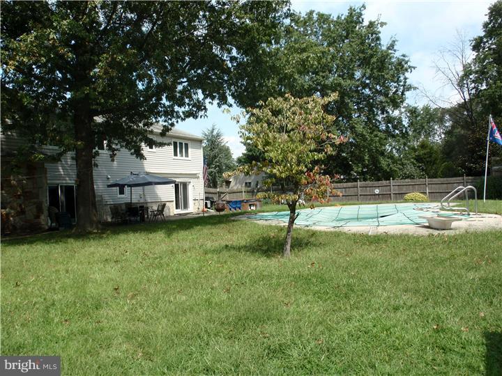 2 Fieldstone Lane Berlin, NJ 08009 - Photo 24 of 25 Back Yard