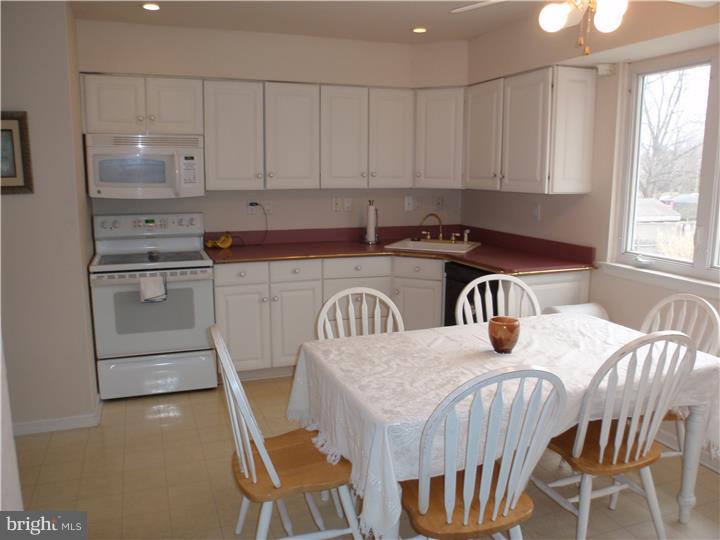 2 Fieldstone Lane Berlin, NJ 08009 - Photo 5 of 25 Kitchen