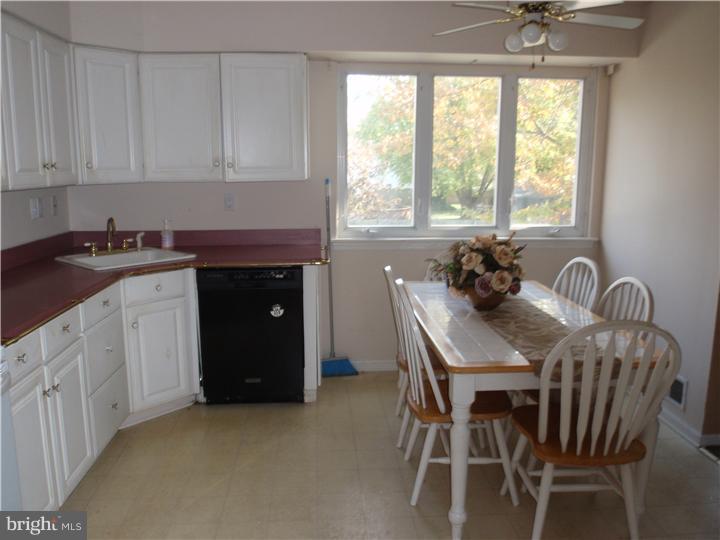 2 Fieldstone Lane Berlin, NJ 08009 - Photo 6 of 25 Kitchen