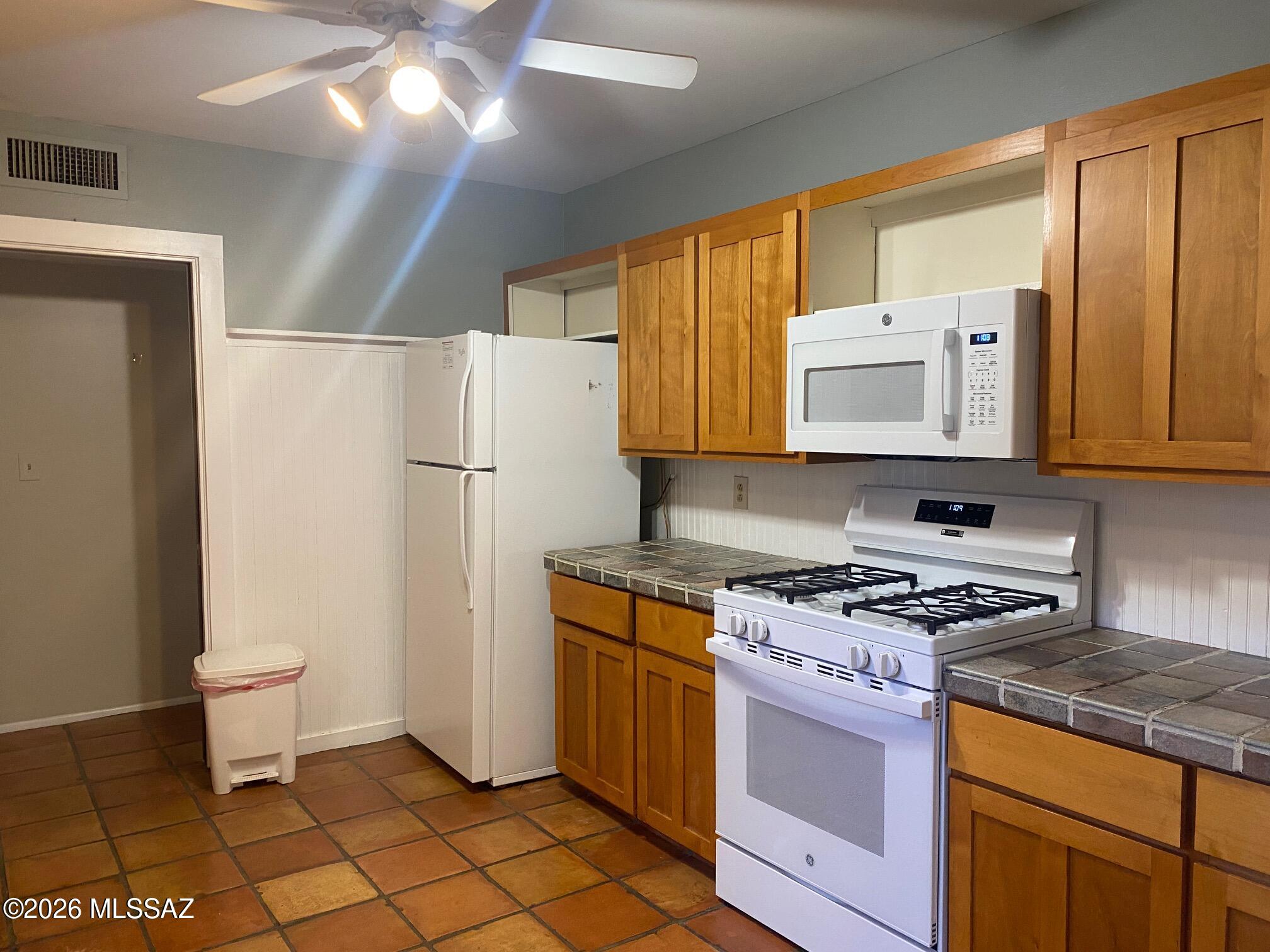 604 West Roller Coaster Road Tucson, AZ 85704 - Photo 5 of 11