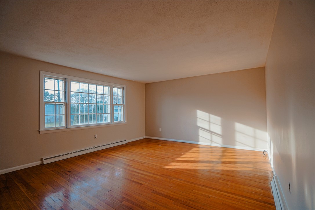 32 Stillwater Drive Warwick, RI 02889 - Photo 4 of 19