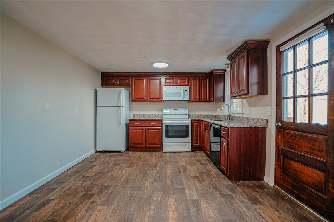32 Stillwater Drive Warwick, RI 02889 - Photo 6 of 19