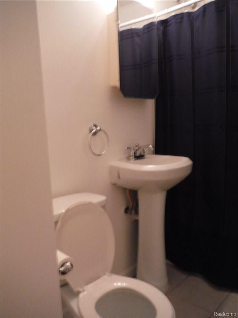 39059 Superior Street Romulus, MI 48174 - Photo 21 of 38 DSCF8316 (1).JPG